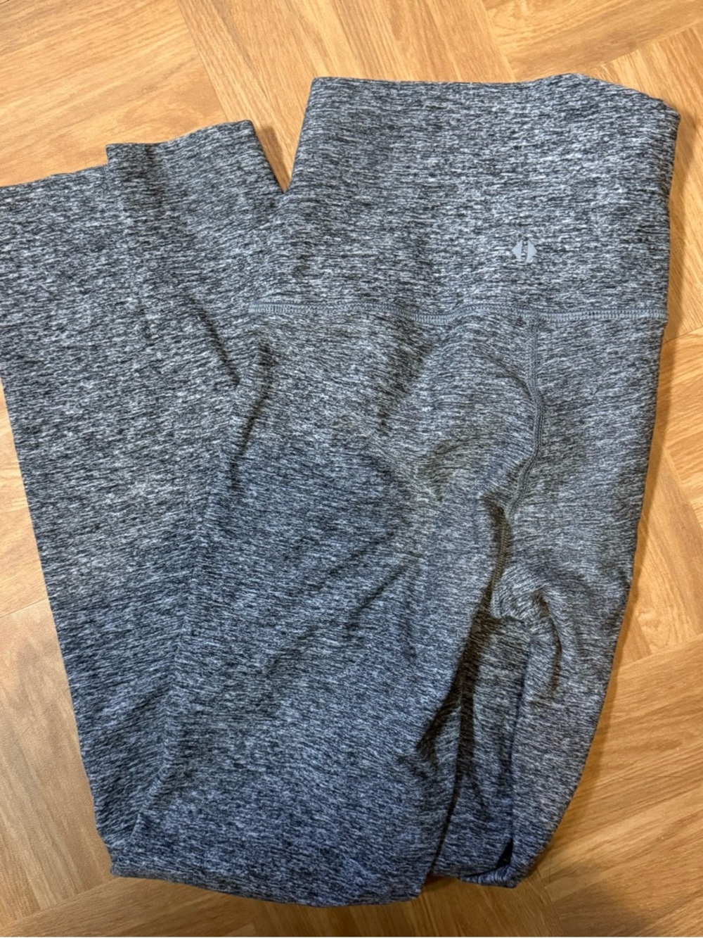 TaviCloud High Waisted 7/8 Leggings size XS in color grey retails for $90